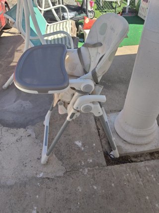 Silla de comer para bebé marca Bueno