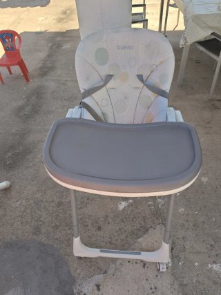 Silla de comer para bebé marca Bueno