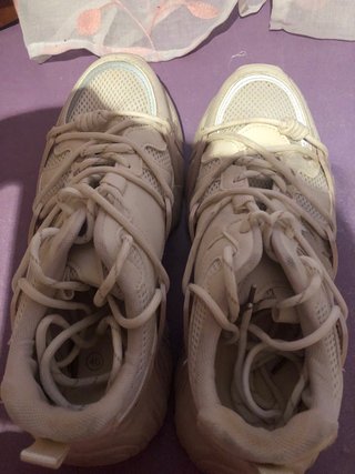 Zapatillas Beige y Blancas
