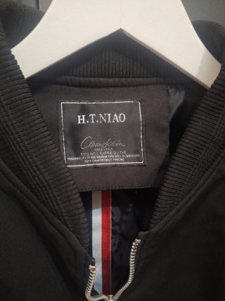 Bomber negra H.T.NIAO elegante