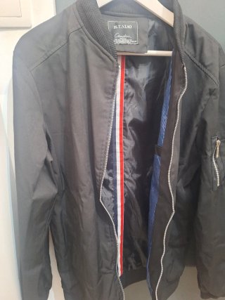 Bomber negra H.T.NIAO elegante