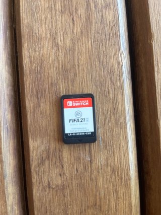 Caja Nintendo Switch + FIFA 21