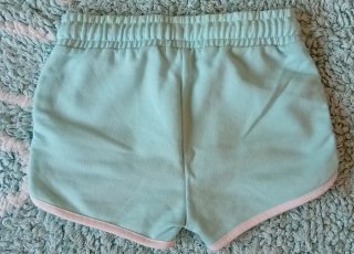 Lote 3 prendas niña: shorts y camiseta.