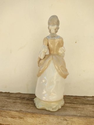 Figuras de porcelana mujer y caballo