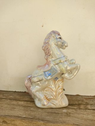 Figuras de porcelana mujer y caballo