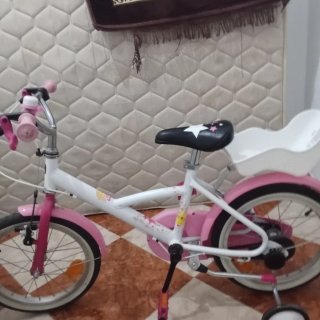Bicicleta infantil rosa y blanca