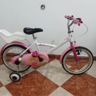 Bicicleta infantil rosa y blanca