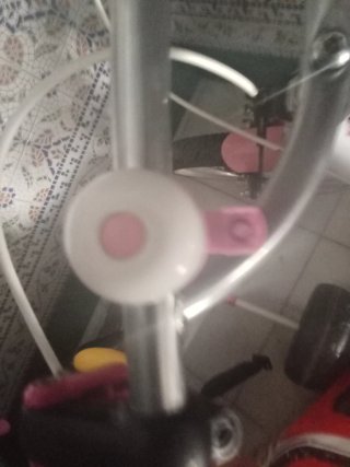 Bicicleta infantil rosa y blanca