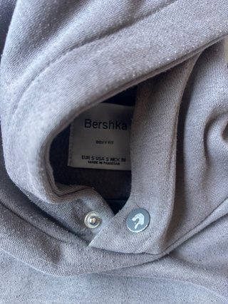 Sudadera gris oscuro con capucha
