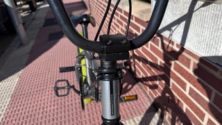 BMX 20” gris/amarilla + casco BMX de regalo
