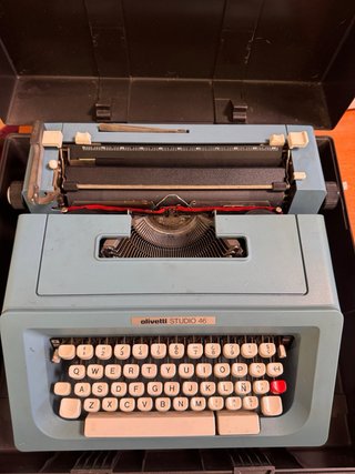 Máquina de escribir vintage Olivetti Studio 46