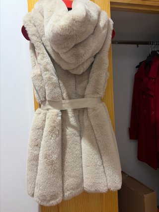 Chaqueta abrigo pelo sintético beige