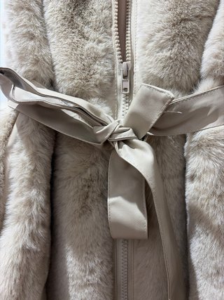 Chaqueta abrigo pelo sintético beige