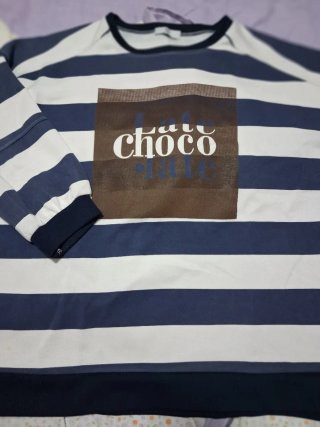 Conjunto di abbigliamento felpa, maglioni, vestiti, pantaloni