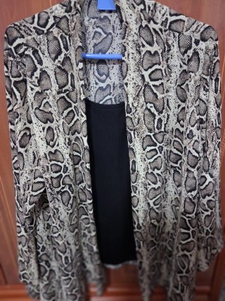 Conjunto di abbigliamento felpa, maglioni, vestiti, pantaloni
