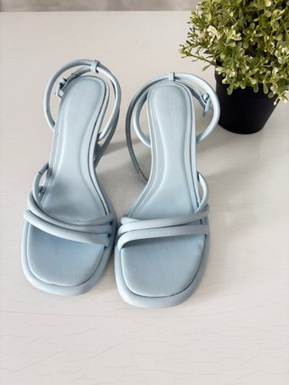 Sandalias tacón celeste Stradivarius