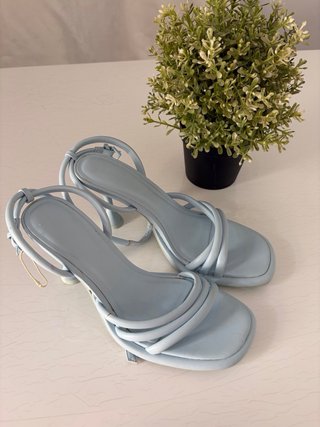 Sandalias tacón celeste Stradivarius