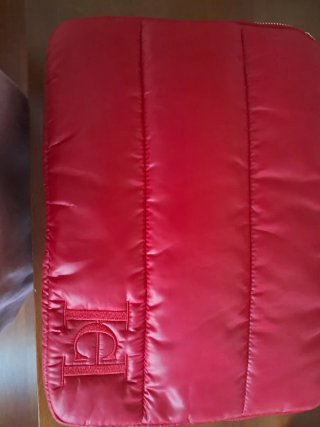 Funda acolchada Carolina Herrera CH