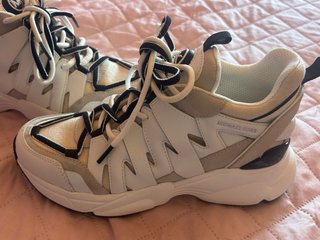Zapatillas Michael Kors Beige y Blancas