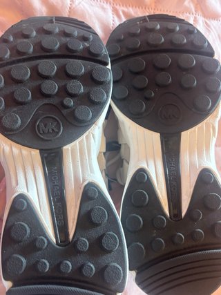 Zapatillas Michael Kors Beige y Blancas
