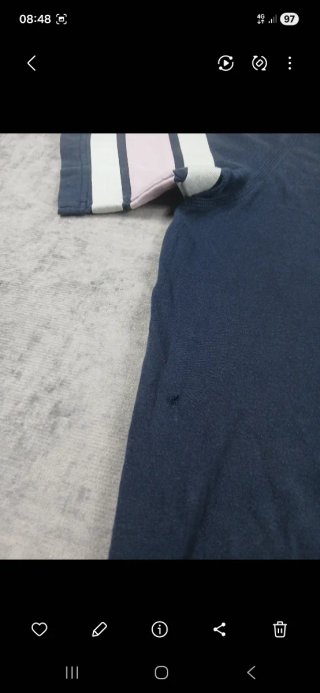 T-shirt Nike Boxy Fit Blu Scuro con Righe Rosa