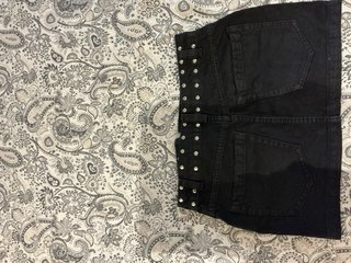 Falda tejana negra Bershka con tachuelas
