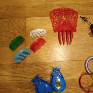 Accesorios Flamenco: Peine, Flores, Pendientes