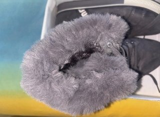 Stivali bassi invernali grigi con pelliccia