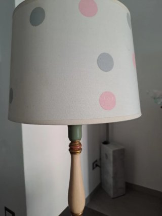 Lampada decorata a mano con paralume pois