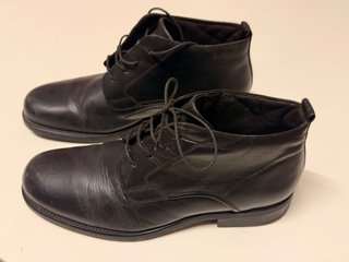 Botines Bata Negros con Cordones
