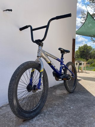 Bicicleta BMX GT