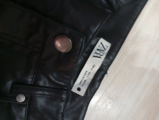 Pantalón Cuero Zara Talla 34