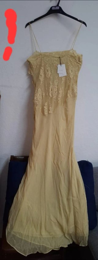 vestido de georgette con encaje repujado