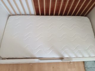 Cuna blanca con colchón