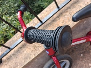 Bicicleta sin pedales Chicco Roja