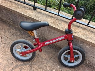 Bicicleta sin pedales Chicco Roja