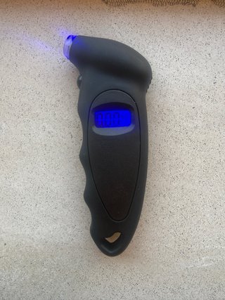 Medidor Presión Neumáticos Digital LED