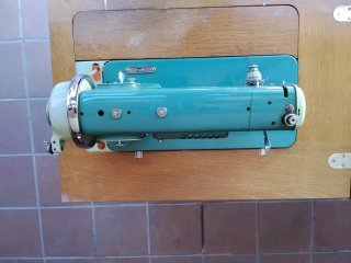 Maquina de coser ALFA