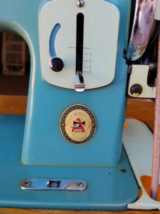 Maquina de coser ALFA