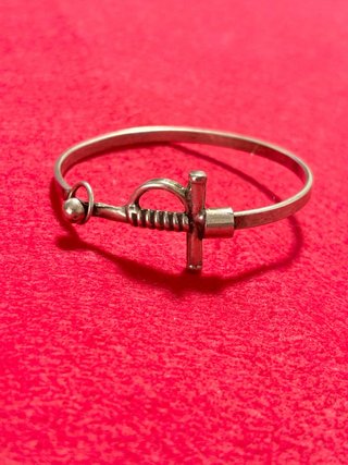 Brazalete Plata Ley Diseño Espada
