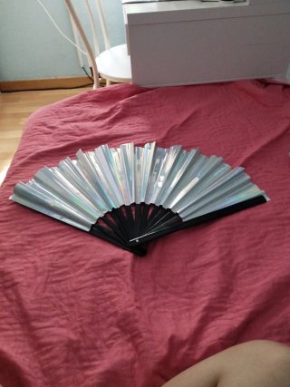 Abanico de fiesta plateado.Muy poco uso.