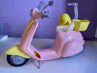 Vespa Barbie Rosa e Gialla