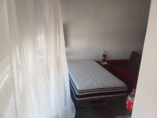 Se alquila piso de 1 habitación con balcón