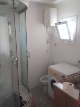 Se alquila piso de 1 habitación con balcón