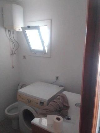 Se alquila piso de 1 habitación con balcón