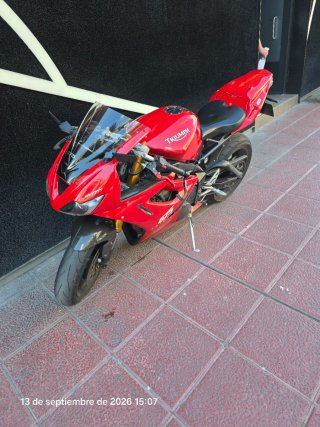Triumph Daytona 675 Roja