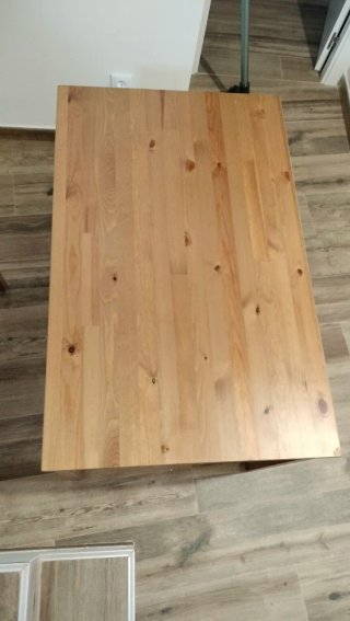 Mesa de comedor y 4 sillas de madera