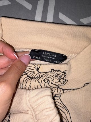Sudadera crop top tigre beige