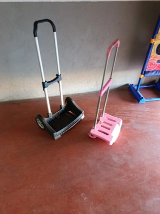 Soporte para mochila con ruedas