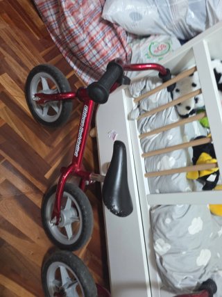 Bicicleta de equilibrio Chicco roja
